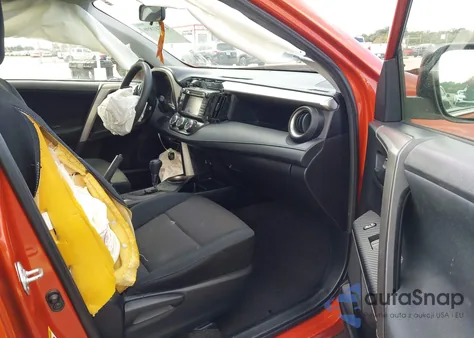 2015 Toyota Rav4 Le z USA, uszkodzony, nr VIN JTMZFREV5FD076779